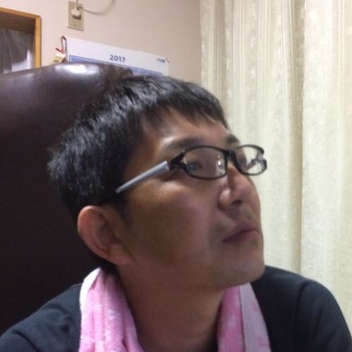 庭にあるシンボルツリーに照明で演出する