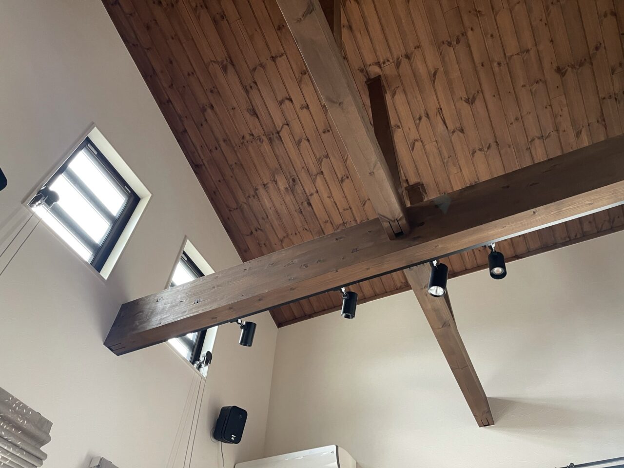 化粧梁で普段生活にオシャレさをプラス! 空間をダイナミックに魅せる見せ梁の入れ方を解説! | イエ家いえ!